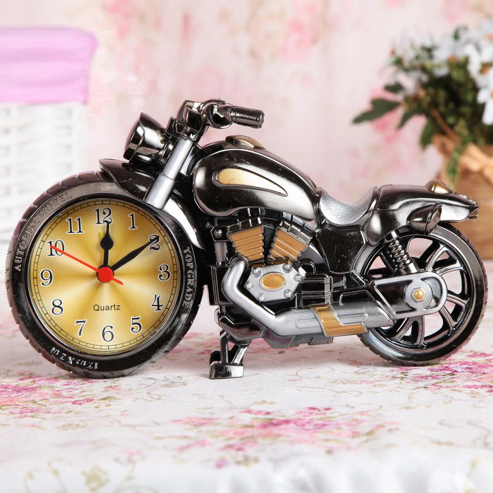 1pcs Creative Retro Motorcycle Model Alarm Clock Fashion Home Decoration Crafts 3D Railway Engine Figurines Home Decor Supplies