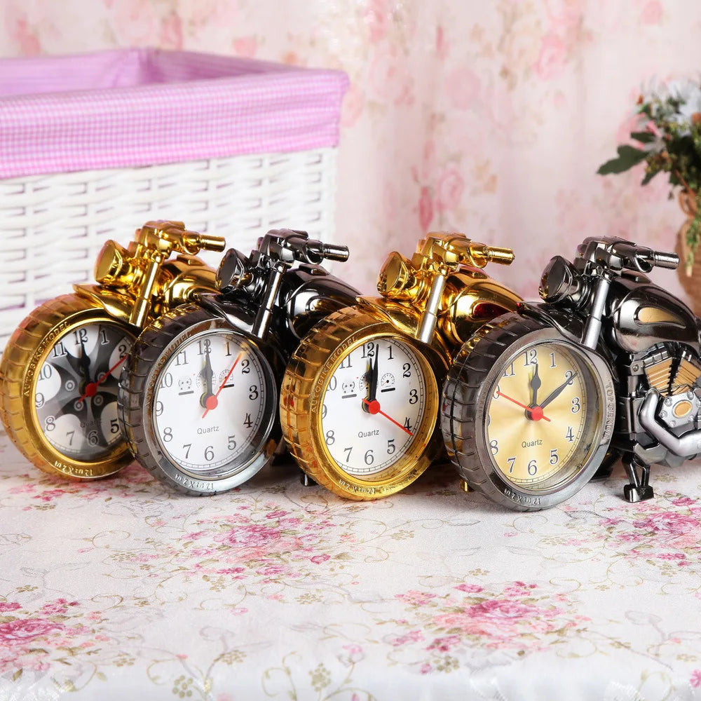 1pcs Creative Retro Motorcycle Model Alarm Clock Fashion Home Decoration Crafts 3D Railway Engine Figurines Home Decor Supplies