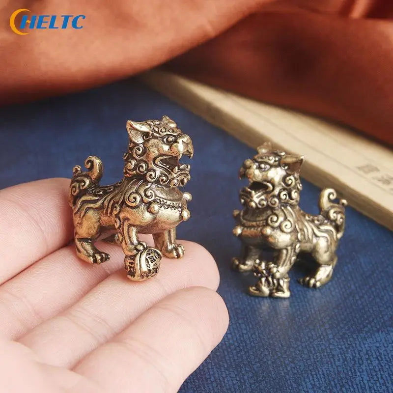 1PCS Retro Brass Chinese Ancient Beast Flying Pixiu Home Decor Ornaments Copper Animal Figurines Fengshui Statue Small Ornaments